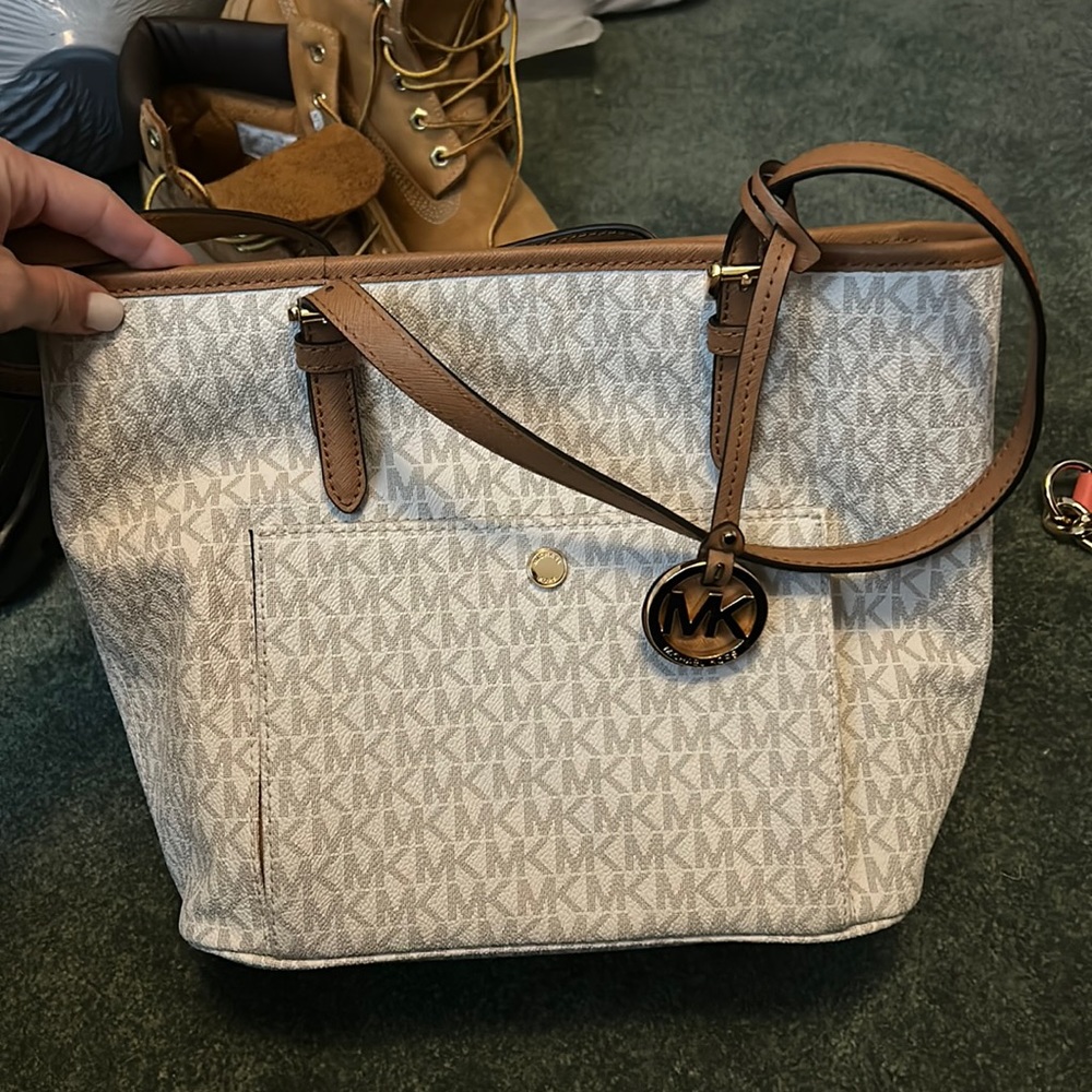 White Micheal kors
